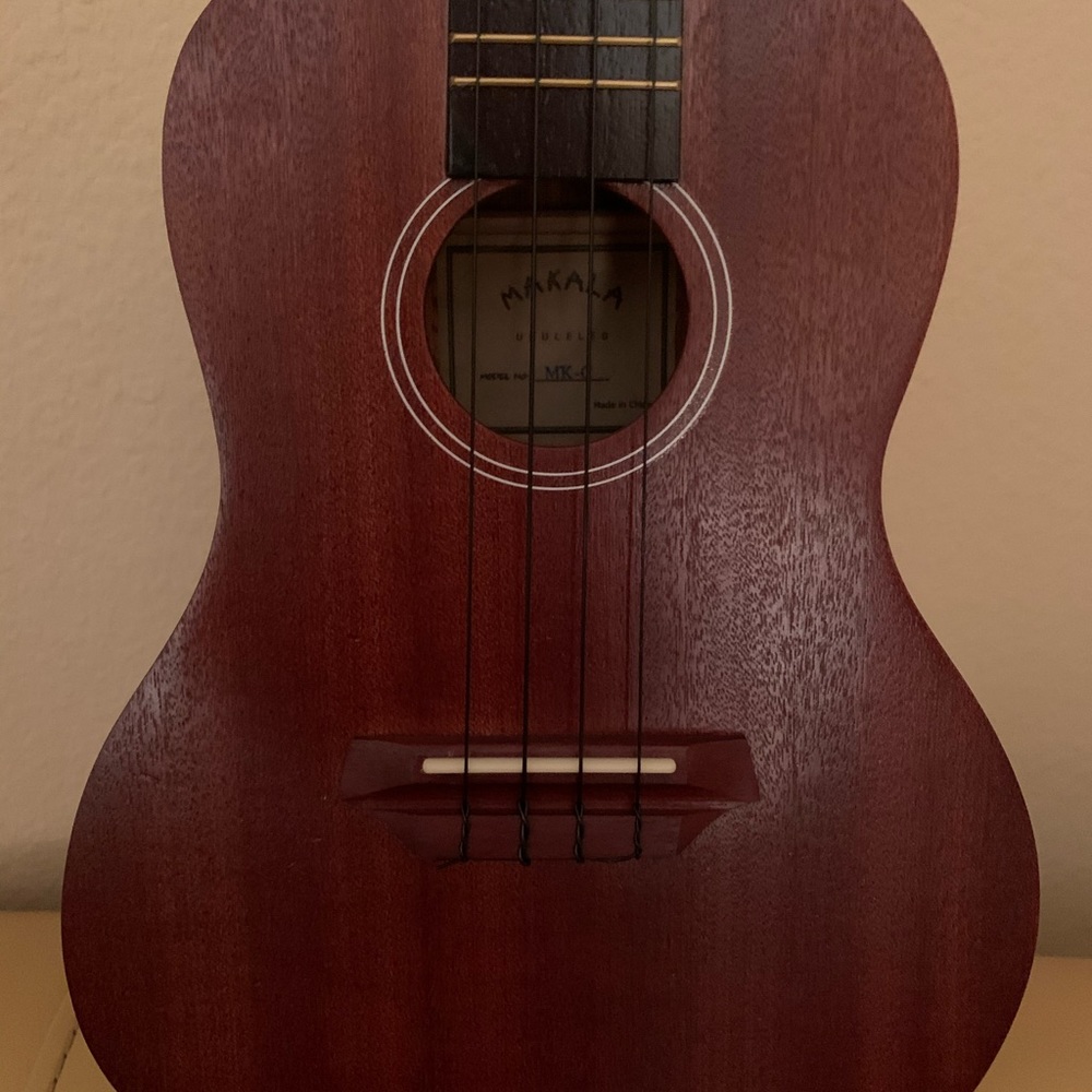 Ukelele- Makaha MK-Concert-Like New-Case-Great gift for a ukelele beginner - Picture 4 of 13
